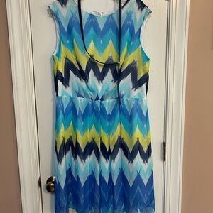 Dressbarn Blue Sleeveless Chevron dress